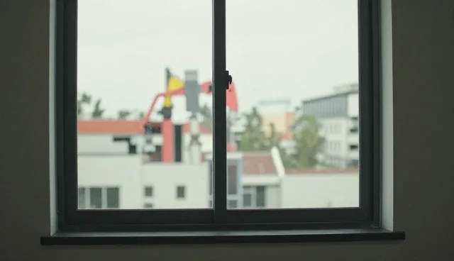 变频器在PLC控制柜中的性能优化与适用场景分析